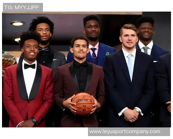 艾顿分享东契奇圣诞礼物喜悦瞬间感谢圣诞老人带来的惊喜